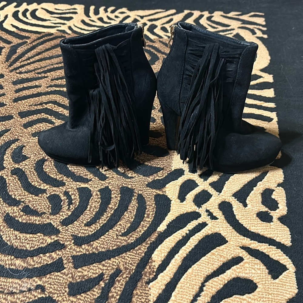 Fringe detail ankle boot